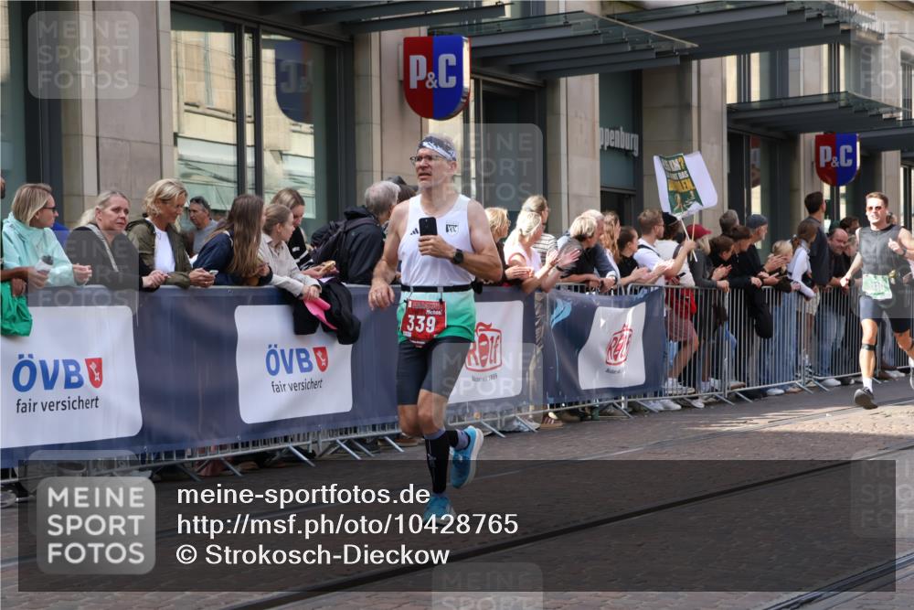 13.09.2026 - 21. swb-Marathon Bremen Strokosch-Dieckow http://msf.ph/oto/10428765 13.09.2026 13:08:34 Ziel 1925, 2287, 3110, 3276, 3330, 4033, 4384, 5377, 5517, 5636, 5696, 6842, 6906, 7064, 7121, 7262, 8120, 8555, 9240, 9411, 9702, 9867, 9906, 9911, 339, 678, 715, 1335, 1696, 3808, 4082, 4247, 4888, 5424, 5594, 7064, 8655, 9084, 9582 meine-sportfotos.de