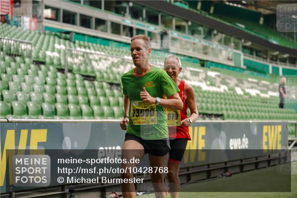 13.09.2026 - 21. swb-Marathon Bremen Michael Burmester http://msf.ph/oto/10428768 13.09.2026 10:19:53 Laufen im Stadion 10261, 10262, 10366, 10475, 10818, 10994, 11067, 11068, 11176, 11197, 11418, 11481, 11512, 11652, 12324, 12358, 12413, 12540, 13505, 13530, 13533, 13534, 13536, 13540, 13541, 13550, 13558, 13560, 13564, 13573, 13581, 13583, 13588, 13590, 13599, 13601, 13605, 13610, 13618, 13619, 13622, 13632, 13633, 13637, 13638, 13639, 10597, 12272, 13501, 13510, 13515, 13517, 13542, 13547, 13567, 13579, 13623, 13627, 13635 meine-sportfotos.de