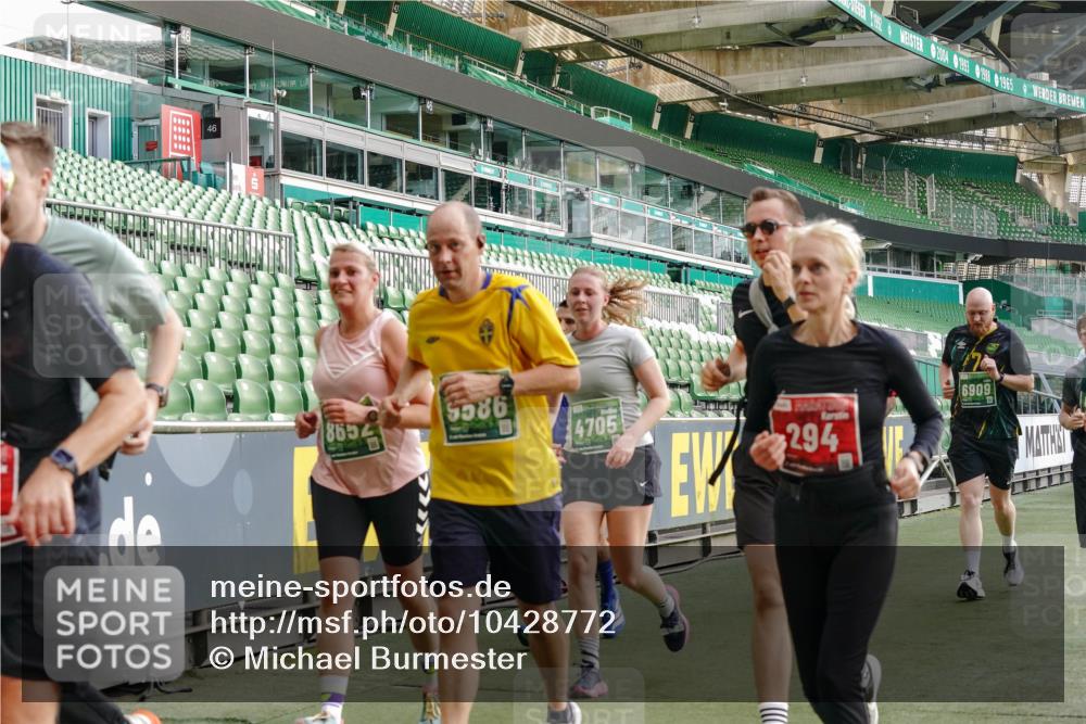 13.09.2026 - 21. swb-Marathon Bremen Michael Burmester http://msf.ph/oto/10428772 13.09.2026 13:26:37 Laufen im Stadion 186, 202, 364, 390, 530, 543, 645, 815, 818, 833, 966, 1077, 1283, 1410, 1412, 1443, 1459, 1473, 1487, 1530, 1561, 1608, 1618, 1700, 1744, 1828, 1953, 1961, 2058, 2059, 2273, 2298, 2308, 2309, 2354, 2382, 2384, 2388, 2404, 2428, 2507, 2508, 2542, 2558, 2576, 2582, 2591, 2592, 2656, 2675, 2725, 2748, 2752, 2762, 2817, 2875, 2878, 2896, 2923, 2965, 2970, 2981, 3045, 3047, 3050, 3062, 3073, 3084, 3097, 3172, 3184, 3259, 3329, 3359, 3433, 3540, 3592, 3629, 3756 meine-sportfotos.de
