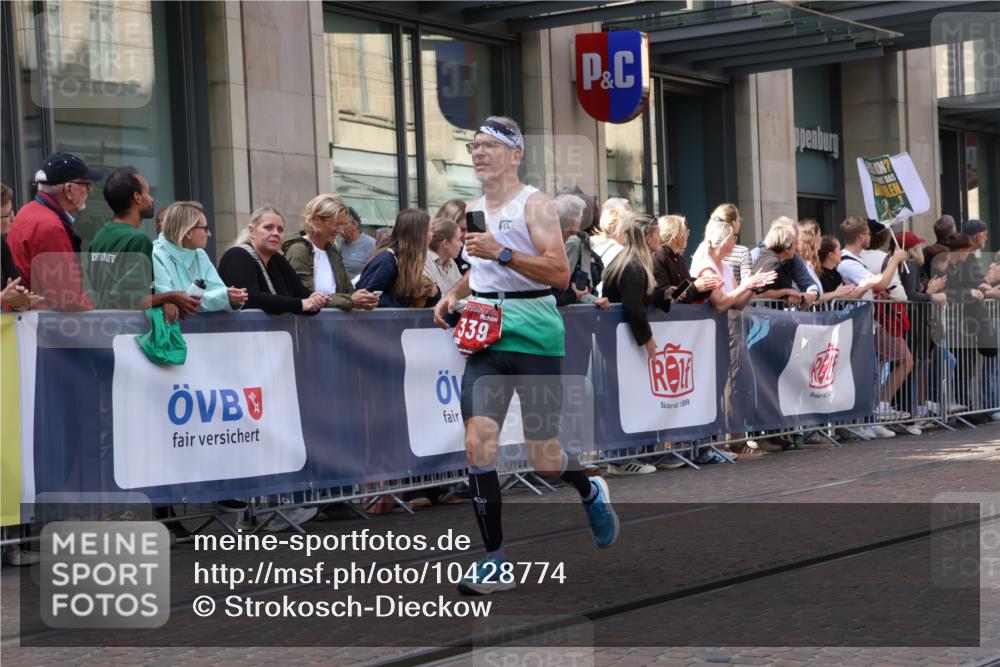 13.09.2026 - 21. swb-Marathon Bremen Strokosch-Dieckow http://msf.ph/oto/10428774 13.09.2026 13:08:34 Ziel 1925, 2287, 3110, 3276, 3330, 4033, 4384, 5377, 5517, 5636, 5696, 6842, 6906, 7064, 7121, 7262, 8120, 8555, 9240, 9411, 9702, 9867, 9906, 9911, 339, 678, 715, 1335, 1696, 3808, 4082, 4247, 4888, 5424, 5594, 7064, 8655, 9084, 9582 meine-sportfotos.de