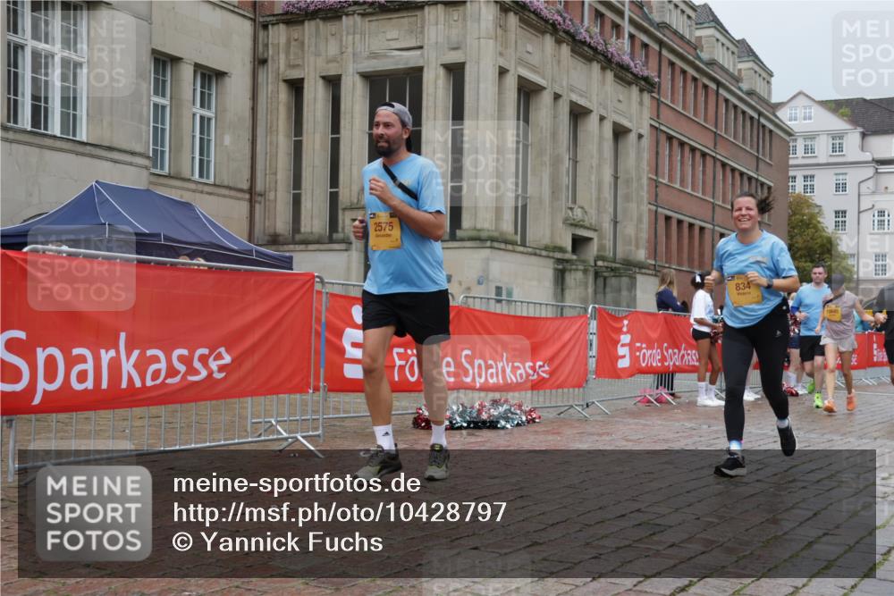 13.09.2026 - Kiel Lauf Yannick Fuchs http://msf.ph/oto/10428797 13.09.2026 11:09:06 Ziel 1569, 3022, 3752, 4526, 6028, 7681, 9112, 9752, 9995, 10813, 12238, 12532, 24, 25, 834, 1170, 1226, 2250, 2575, 2951, 4709, 6576, 6626, 6662, 9162, 9800, 10645, 10647, 10928, 11442, 11674, 12334, 607, 1934, 8637, 8922, 8933, 8979, 10184, 10253, 10262, 10263, 10268, 11889, 834, 1067, 2235, 2575, 3536, 5418, 6360, 6626, 7667 meine-sportfotos.de