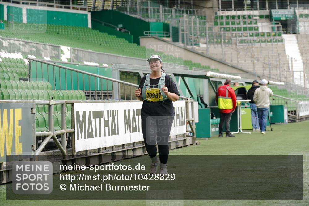 13.09.2026 - 21. swb-Marathon Bremen Michael Burmester http://msf.ph/oto/10428829 13.09.2026 10:55:10 Laufen im Stadion 12163, 10387, 10533, 10534, 10573, 10650, 10967, 10968, 11017, 11025, 11161, 11195, 11341, 11352, 11444, 11496, 11538, 11807, 12377, 12408, 12535, 12546 meine-sportfotos.de