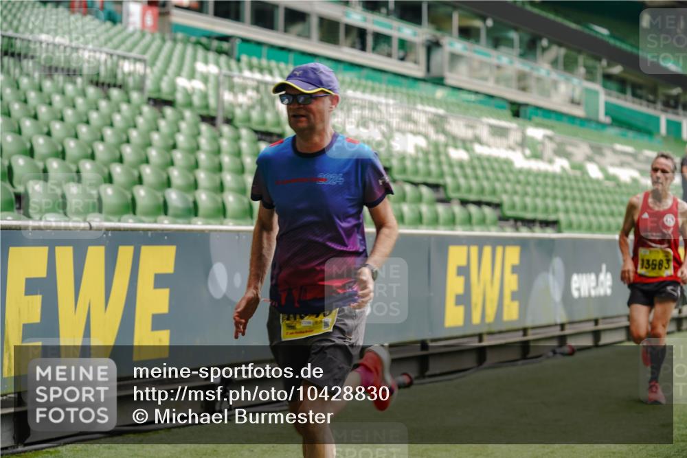 13.09.2026 - 21. swb-Marathon Bremen Michael Burmester http://msf.ph/oto/10428830 13.09.2026 10:19:54 Laufen im Stadion 10261, 10262, 10366, 10475, 10818, 10994, 11067, 11068, 11176, 11197, 11418, 11481, 11512, 11652, 12324, 12358, 12413, 12540, 13505, 13530, 13533, 13534, 13536, 13540, 13541, 13550, 13558, 13560, 13564, 13573, 13581, 13583, 13588, 13590, 13599, 13601, 13605, 13610, 13618, 13619, 13622, 13632, 13633, 13637, 13638, 13639, 10597, 12272, 13501, 13510, 13515, 13517, 13542, 13547, 13567, 13579, 13623, 13627, 13635 meine-sportfotos.de