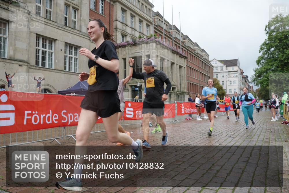 13.09.2026 - Kiel Lauf Yannick Fuchs http://msf.ph/oto/10428832 13.09.2026 11:09:09 Ziel 1569, 1934, 3022, 3752, 4526, 6028, 7681, 8933, 9112, 9752, 9995, 12238, 12532, 24, 25, 1170, 1226, 2250, 2951, 4709, 6576, 6662, 9162, 9800, 10645, 10647, 10813, 10928, 11442, 11674, 12334, 607, 2784, 7310, 8637, 8922, 8979, 10184, 10253, 10262, 10263, 10268, 11889, 834, 1067, 2235, 2575, 3536, 5418, 6626, 6662, 7667, 9800, 10645, 10647, 11442 meine-sportfotos.de