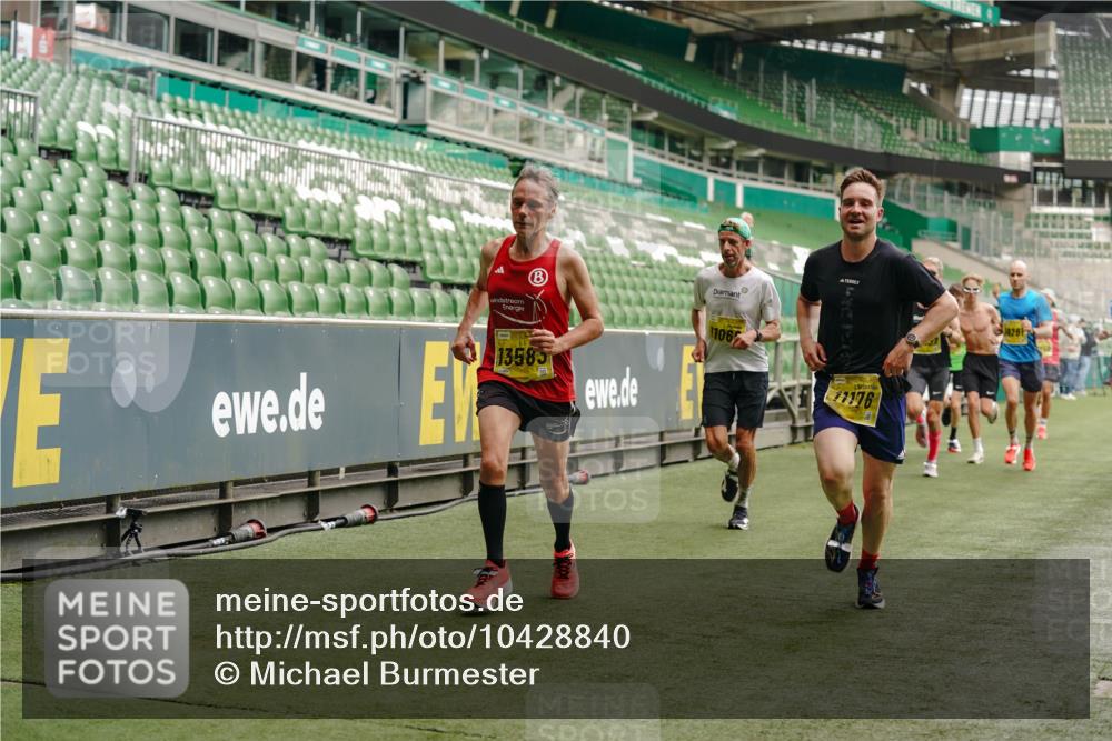 13.09.2026 - 21. swb-Marathon Bremen Michael Burmester http://msf.ph/oto/10428840 13.09.2026 10:19:55 Laufen im Stadion 10261, 10262, 10366, 10475, 10818, 10994, 11067, 11068, 11176, 11197, 11418, 11481, 11512, 11652, 12324, 12358, 12413, 12540, 13505, 13530, 13533, 13534, 13536, 13540, 13541, 13550, 13558, 13560, 13564, 13573, 13581, 13583, 13588, 13590, 13599, 13601, 13605, 13610, 13618, 13619, 13622, 13632, 13633, 13637, 13638, 13639, 10597, 12272, 13501, 13510, 13515, 13517, 13542, 13547, 13567, 13579, 13623, 13627, 13635 meine-sportfotos.de
