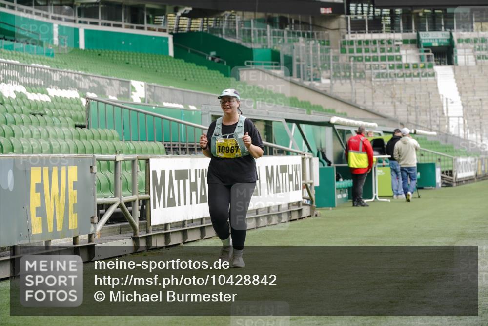 13.09.2026 - 21. swb-Marathon Bremen Michael Burmester http://msf.ph/oto/10428842 13.09.2026 10:55:11 Laufen im Stadion 12163, 10387, 10533, 10534, 10573, 10650, 10967, 10968, 11017, 11025, 11161, 11195, 11341, 11352, 11444, 11496, 11538, 11807, 12377, 12408, 12535, 12546 meine-sportfotos.de