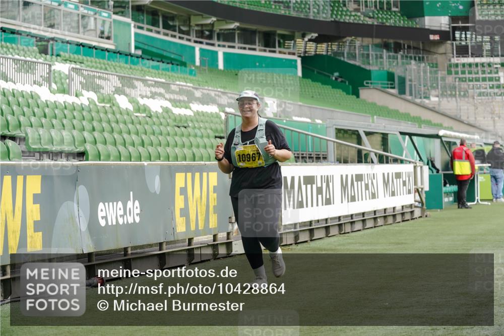13.09.2026 - 21. swb-Marathon Bremen Michael Burmester http://msf.ph/oto/10428864 13.09.2026 10:55:13 Laufen im Stadion 12163, 10387, 10533, 10534, 10573, 10650, 10967, 10968, 11017, 11025, 11161, 11195, 11341, 11352, 11444, 11496, 11538, 11807, 12377, 12408, 12535, 12546 meine-sportfotos.de