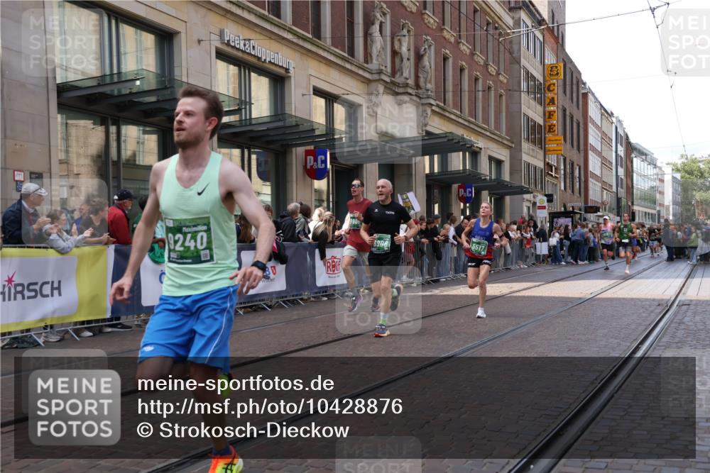 13.09.2026 - 21. swb-Marathon Bremen Strokosch-Dieckow http://msf.ph/oto/10428876 13.09.2026 13:08:38 Ziel 1925, 2287, 2291, 3110, 3330, 4384, 5377, 5517, 5636, 5696, 6906, 7262, 8120, 8555, 8830, 9240, 9411, 9702, 9867, 9906, 9911, 339, 678, 715, 1335, 1696, 3276, 4033, 4082, 4247, 4888, 5377, 5424, 6842, 7064, 7121, 8655, 9084, 9582 meine-sportfotos.de