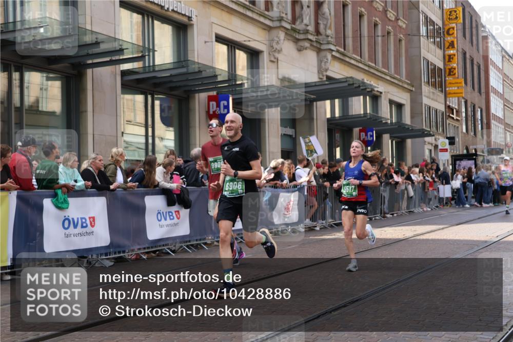 13.09.2026 - 21. swb-Marathon Bremen Strokosch-Dieckow http://msf.ph/oto/10428886 13.09.2026 13:08:38 Ziel 1925, 2287, 2291, 3110, 3330, 4384, 5377, 5517, 5636, 5696, 6906, 7262, 8120, 8555, 8830, 9240, 9411, 9702, 9867, 9906, 9911, 339, 678, 715, 1335, 1696, 3276, 4033, 4082, 4247, 4888, 5377, 5424, 6842, 7064, 7121, 8655, 9084, 9582 meine-sportfotos.de