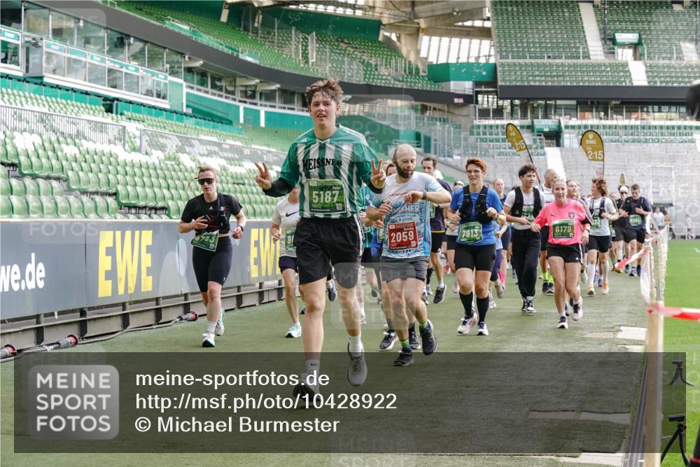 13.09.2026 - 21. swb-Marathon Bremen Michael Burmester http://msf.ph/oto/10428922 13.09.2026 13:26:42 Laufen im Stadion 186, 202, 364, 390, 530, 543, 645, 815, 818, 833, 966, 1077, 1283, 1410, 1412, 1443, 1459, 1473, 1487, 1530, 1561, 1608, 1618, 1700, 1744, 1769, 1828, 1953, 1961, 2058, 2273, 2298, 2308, 2309, 2382, 2384, 2388, 2404, 2428, 2507, 2508, 2542, 2558, 2576, 2582, 2591, 2592, 2656, 2675, 2725, 2748, 2752, 2762, 2817, 2875, 2878, 2923, 2965, 2970, 2981, 3045, 3047, 3050, 3062, 3073, 3084, 3097, 3172, 3184, 3259, 3329, 3359, 3433, 3540, 3592, 3629, 3756, 3907 meine-sportfotos.de