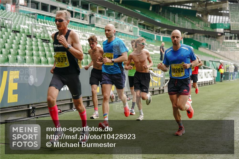 13.09.2026 - 21. swb-Marathon Bremen Michael Burmester http://msf.ph/oto/10428923 13.09.2026 10:19:58 Laufen im Stadion 10261, 10262, 10366, 10475, 10818, 10994, 11067, 11068, 11176, 11197, 11418, 11481, 11512, 11652, 11964, 12324, 12358, 12413, 12540, 13505, 13530, 13533, 13534, 13540, 13541, 13550, 13558, 13560, 13564, 13573, 13581, 13583, 13588, 13590, 13599, 13601, 13605, 13610, 13618, 13619, 13622, 13632, 13633, 13637, 13638, 13639, 10597, 12272, 13501, 13510, 13515, 13517, 13542, 13547, 13567, 13579, 13623, 13627, 13635 meine-sportfotos.de