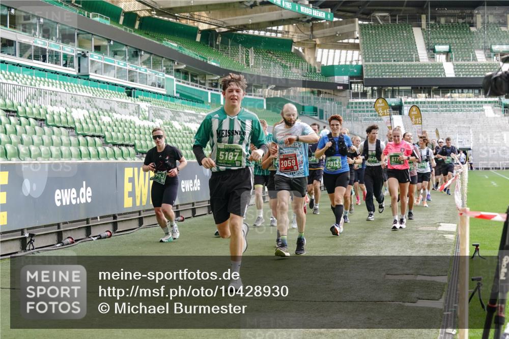 13.09.2026 - 21. swb-Marathon Bremen Michael Burmester http://msf.ph/oto/10428930 13.09.2026 13:26:43 Laufen im Stadion 186, 202, 364, 390, 530, 543, 645, 815, 818, 833, 966, 1077, 1283, 1410, 1412, 1443, 1459, 1473, 1487, 1530, 1561, 1608, 1618, 1700, 1744, 1769, 1828, 1953, 1961, 2058, 2273, 2298, 2308, 2309, 2382, 2384, 2388, 2404, 2428, 2507, 2508, 2542, 2558, 2576, 2582, 2591, 2592, 2656, 2675, 2725, 2748, 2752, 2762, 2817, 2875, 2878, 2923, 2965, 2970, 2981, 3045, 3047, 3050, 3062, 3073, 3084, 3097, 3172, 3184, 3259, 3329, 3359, 3433, 3540, 3592, 3629, 3756, 3907 meine-sportfotos.de