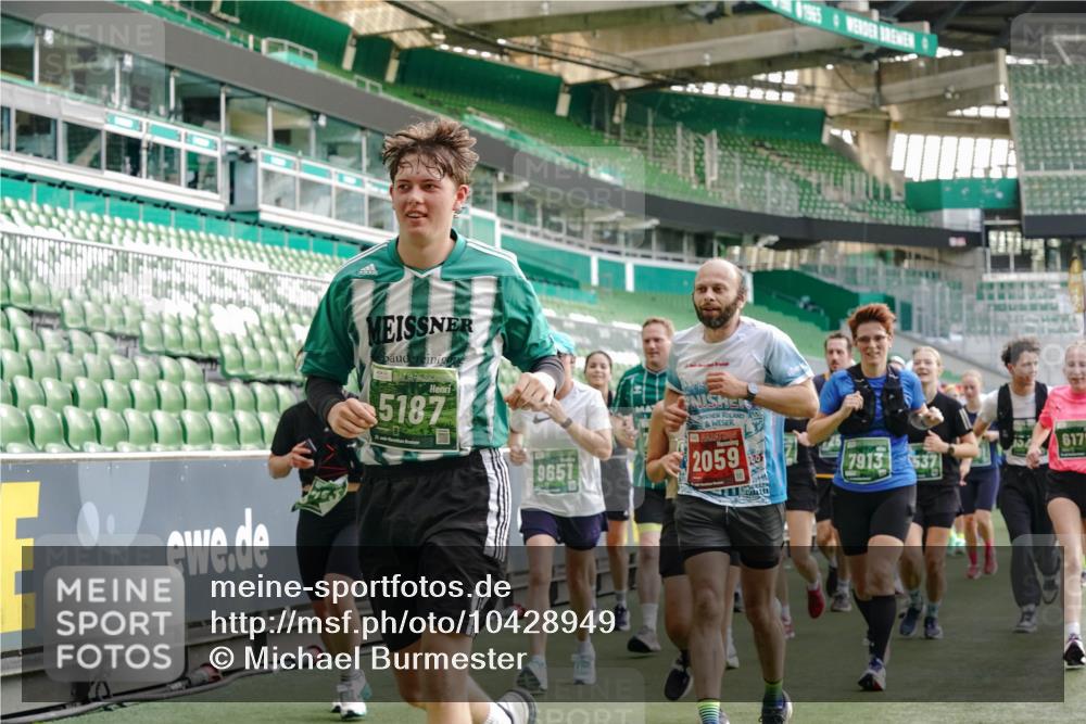 13.09.2026 - 21. swb-Marathon Bremen Michael Burmester http://msf.ph/oto/10428949 13.09.2026 13:26:44 Laufen im Stadion 186, 202, 364, 390, 530, 543, 645, 818, 833, 966, 1077, 1283, 1410, 1412, 1443, 1459, 1473, 1487, 1530, 1561, 1608, 1618, 1700, 1744, 1769, 1828, 1953, 1961, 2058, 2273, 2298, 2308, 2309, 2382, 2384, 2388, 2404, 2428, 2507, 2508, 2542, 2558, 2576, 2582, 2591, 2592, 2656, 2675, 2725, 2748, 2762, 2817, 2875, 2878, 2923, 2965, 2970, 2981, 3045, 3047, 3050, 3062, 3073, 3084, 3097, 3172, 3184, 3359, 3433, 3540, 3592, 3629, 3756, 3907, 3978 meine-sportfotos.de