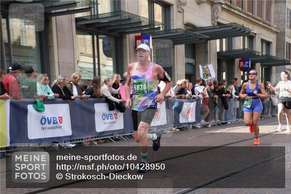 13.09.2026 - 21. swb-Marathon Bremen Strokosch-Dieckow http://msf.ph/oto/10428950 13.09.2026 13:08:44 Ziel 1925, 2287, 2291, 2909, 3330, 4384, 4898, 5383, 5517, 5636, 5696, 6906, 7262, 8120, 8830, 9867, 9906, 9911, 10044, 339, 715, 3110, 3276, 4033, 4082, 4888, 5377, 5424, 6842, 7064, 7121, 8555, 9084, 9240, 9411, 9702 meine-sportfotos.de