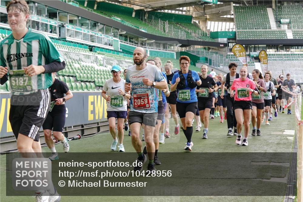 13.09.2026 - 21. swb-Marathon Bremen Michael Burmester http://msf.ph/oto/10428956 13.09.2026 13:26:44 Laufen im Stadion 186, 202, 364, 390, 530, 543, 645, 818, 833, 966, 1077, 1283, 1410, 1412, 1443, 1459, 1473, 1487, 1530, 1561, 1608, 1618, 1700, 1744, 1769, 1828, 1953, 1961, 2058, 2273, 2298, 2308, 2309, 2382, 2384, 2388, 2404, 2428, 2507, 2508, 2542, 2558, 2576, 2582, 2591, 2592, 2656, 2675, 2725, 2748, 2762, 2817, 2875, 2878, 2923, 2965, 2970, 2981, 3045, 3047, 3050, 3062, 3073, 3084, 3097, 3172, 3184, 3359, 3433, 3540, 3592, 3629, 3756, 3907, 3978 meine-sportfotos.de