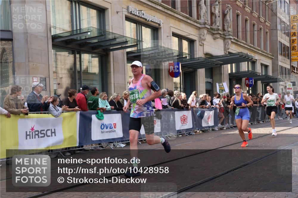 13.09.2026 - 21. swb-Marathon Bremen Strokosch-Dieckow http://msf.ph/oto/10428958 13.09.2026 13:08:44 Ziel 1925, 2287, 2291, 2909, 3330, 4384, 4898, 5383, 5517, 5636, 5696, 6906, 7262, 8120, 8830, 9867, 9906, 9911, 10044, 339, 715, 3110, 3276, 4033, 4082, 4888, 5377, 5424, 6842, 7064, 7121, 8555, 9084, 9240, 9411, 9702 meine-sportfotos.de