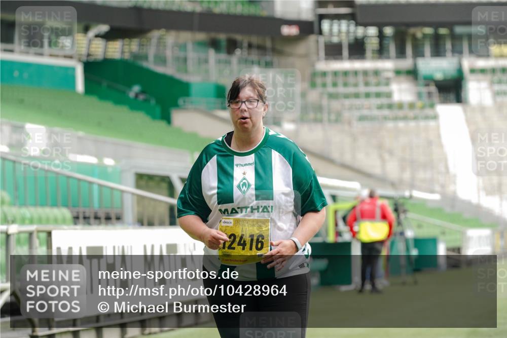 13.09.2026 - 21. swb-Marathon Bremen Michael Burmester http://msf.ph/oto/10428964 13.09.2026 10:56:15 Laufen im Stadion 10317, 10387, 10967, 11017, 11025, 11161, 11341, 11444, 11538, 12416, 12546 meine-sportfotos.de