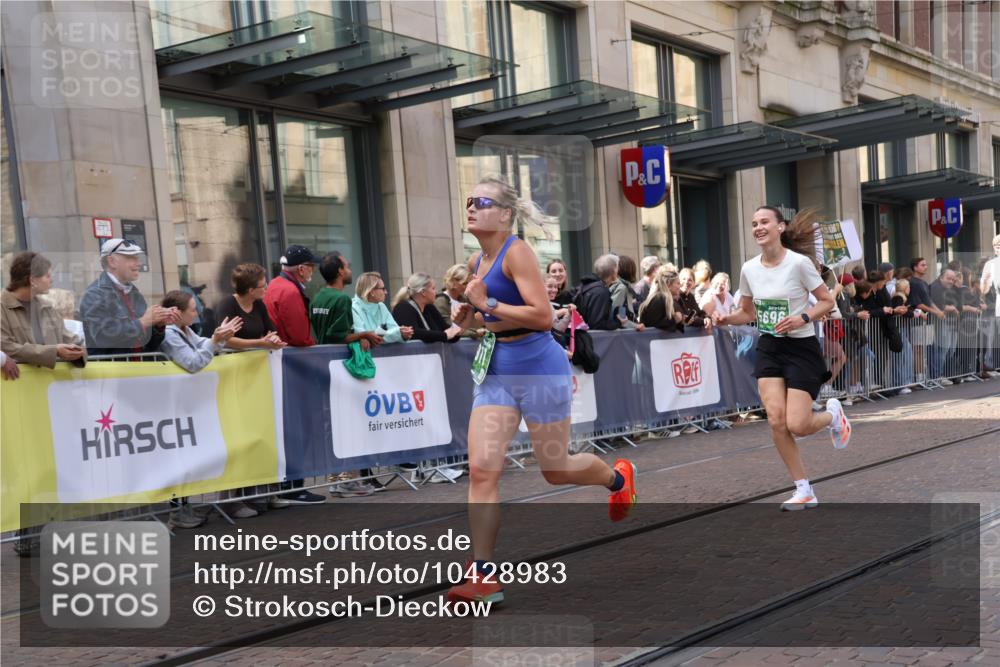 13.09.2026 - 21. swb-Marathon Bremen Strokosch-Dieckow http://msf.ph/oto/10428983 13.09.2026 13:08:45 Ziel 1925, 2287, 2291, 2909, 3330, 4384, 4898, 5383, 5517, 5636, 5696, 6906, 7262, 8120, 8830, 9867, 9904, 9906, 9911, 10044, 339, 715, 3110, 3276, 4033, 4082, 4888, 5377, 5424, 6842, 7064, 7121, 8555, 9084, 9240, 9411, 9702 meine-sportfotos.de
