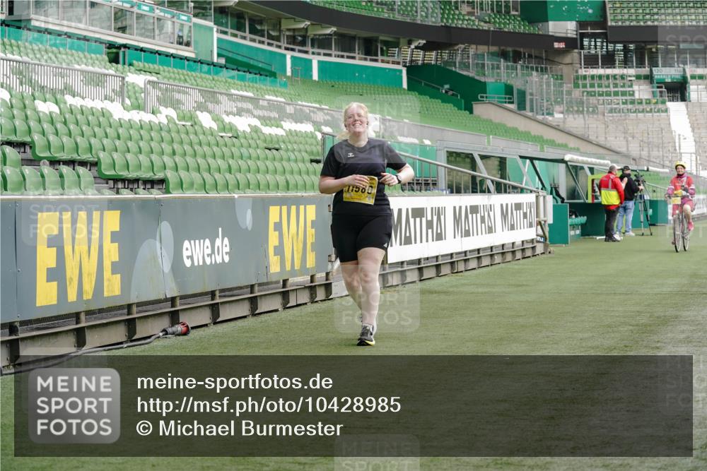 13.09.2026 - 21. swb-Marathon Bremen Michael Burmester http://msf.ph/oto/10428985 13.09.2026 11:05:53 Laufen im Stadion 11523, 11580, 12562 meine-sportfotos.de