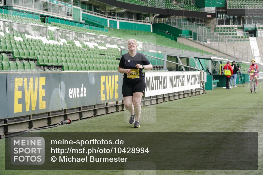 13.09.2026 - 21. swb-Marathon Bremen Michael Burmester http://msf.ph/oto/10428994 13.09.2026 11:05:53 Laufen im Stadion 11523, 11580, 12562 meine-sportfotos.de