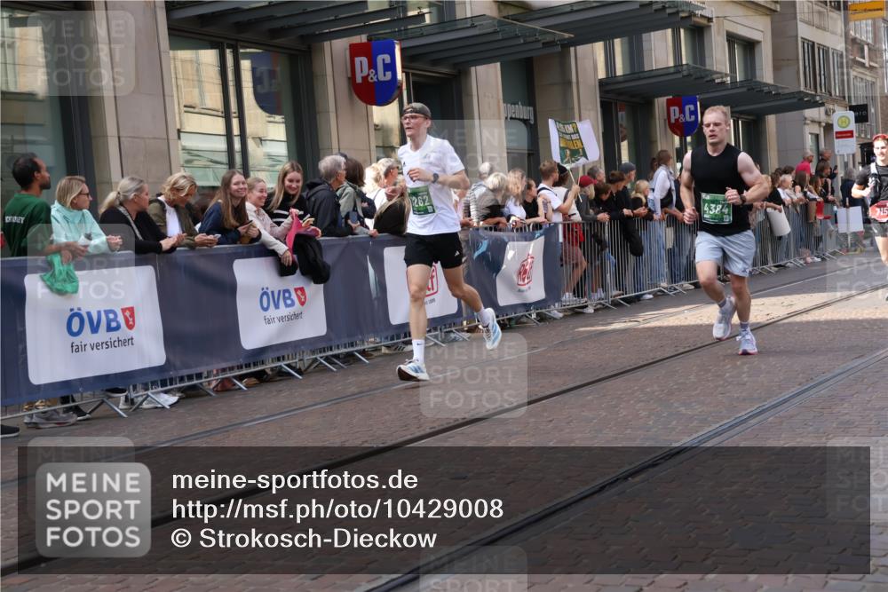 13.09.2026 - 21. swb-Marathon Bremen Strokosch-Dieckow http://msf.ph/oto/10429008 13.09.2026 13:08:47 Ziel 1241, 1925, 2287, 2291, 2909, 3330, 4384, 4898, 5383, 5517, 5636, 5696, 6906, 7262, 8120, 8830, 9904, 9906, 9911, 10044, 715, 3110, 3276, 3330, 4033, 4082, 4888, 5377, 5424, 6842, 7064, 7121, 8555, 9084, 9240, 9411, 9702, 9867, 9906 meine-sportfotos.de