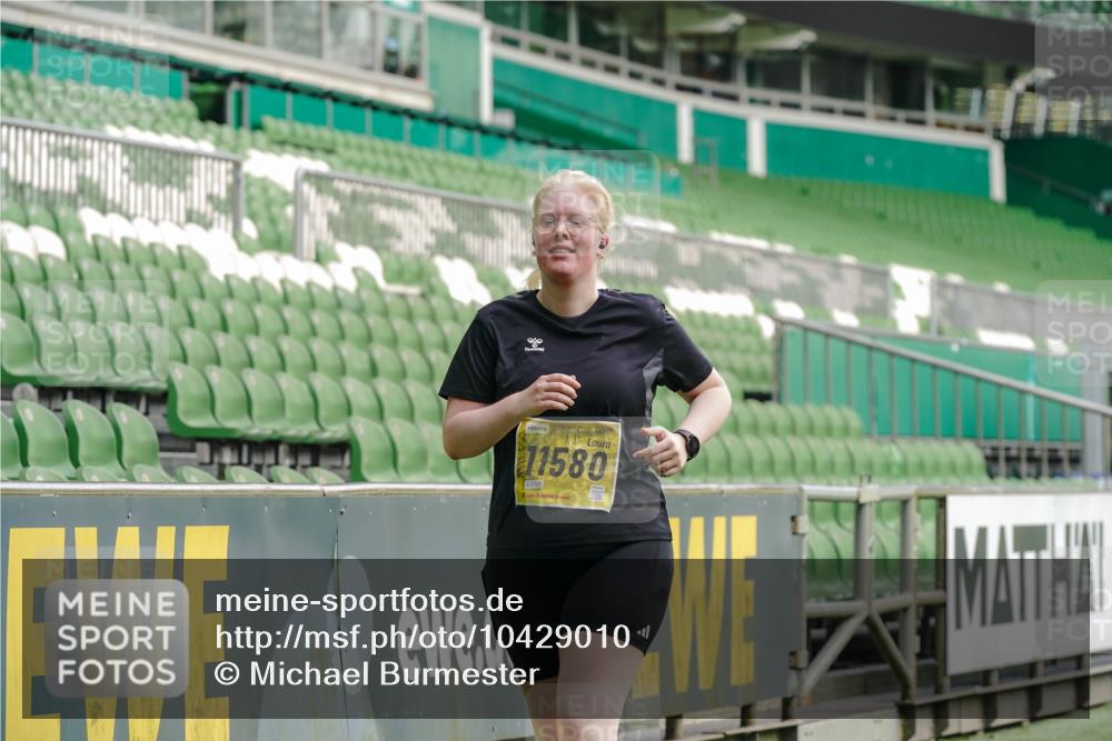 13.09.2026 - 21. swb-Marathon Bremen Michael Burmester http://msf.ph/oto/10429010 13.09.2026 11:05:54 Laufen im Stadion 11523, 11580, 12562 meine-sportfotos.de