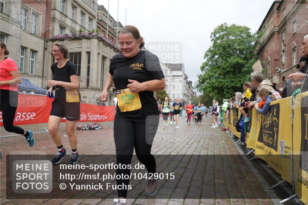 13.09.2026 - Kiel Lauf Yannick Fuchs http://msf.ph/oto/10429015 13.09.2026 11:09:28 Ziel 607, 2784, 7310, 8637, 8922, 8979, 10184, 10253, 10262, 10263, 10268, 11889, 1226, 1569, 1934, 3022, 3752, 4526, 6028, 7681, 8637, 8933, 9112, 9752, 9995, 10813, 11674, 12238, 12334, 12532, 508, 1074, 2992, 5528, 5843, 5867, 7111, 7683, 10352, 10423, 11208, 1226, 2250, 2951, 10928, 11674, 12334 meine-sportfotos.de