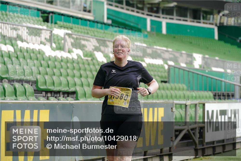 13.09.2026 - 21. swb-Marathon Bremen Michael Burmester http://msf.ph/oto/10429018 13.09.2026 11:05:54 Laufen im Stadion 11523, 11580, 12562 meine-sportfotos.de