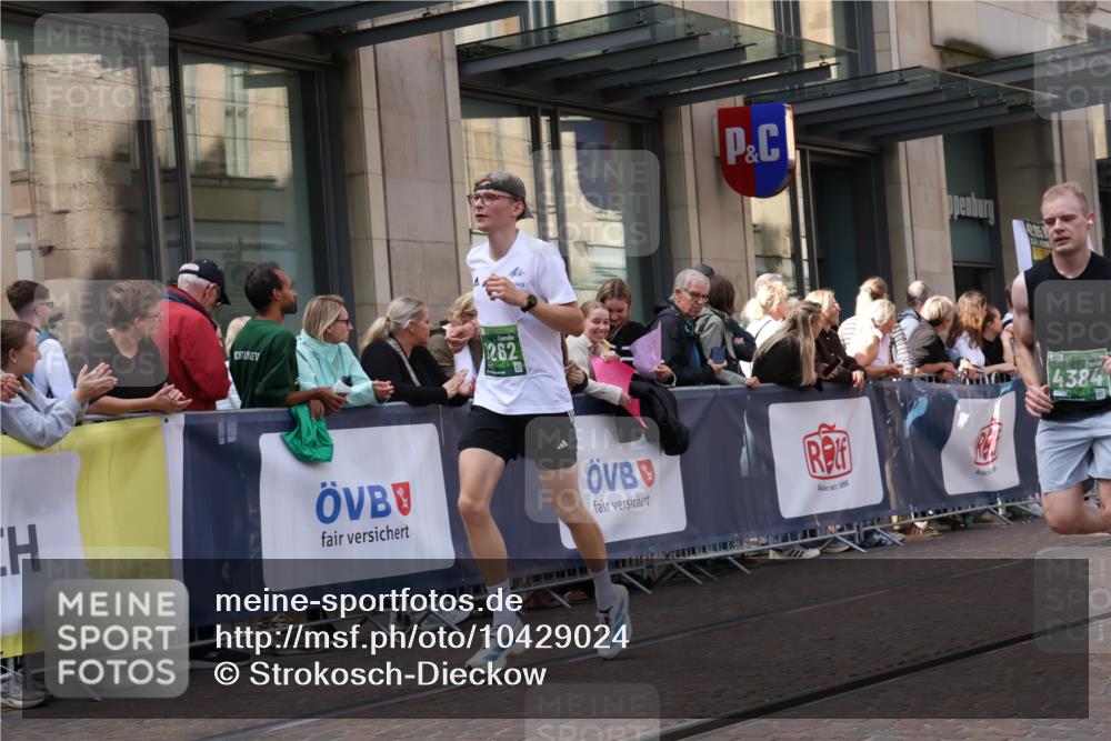13.09.2026 - 21. swb-Marathon Bremen Strokosch-Dieckow http://msf.ph/oto/10429024 13.09.2026 13:08:48 Ziel 1241, 1925, 2287, 2291, 2909, 4384, 4898, 5383, 5517, 5636, 5696, 6906, 7262, 8120, 8830, 9904, 9911, 10044, 715, 3110, 3276, 3330, 4033, 4082, 4888, 5377, 5424, 6842, 6906, 7064, 7121, 8555, 9084, 9240, 9411, 9702, 9867, 9906 meine-sportfotos.de