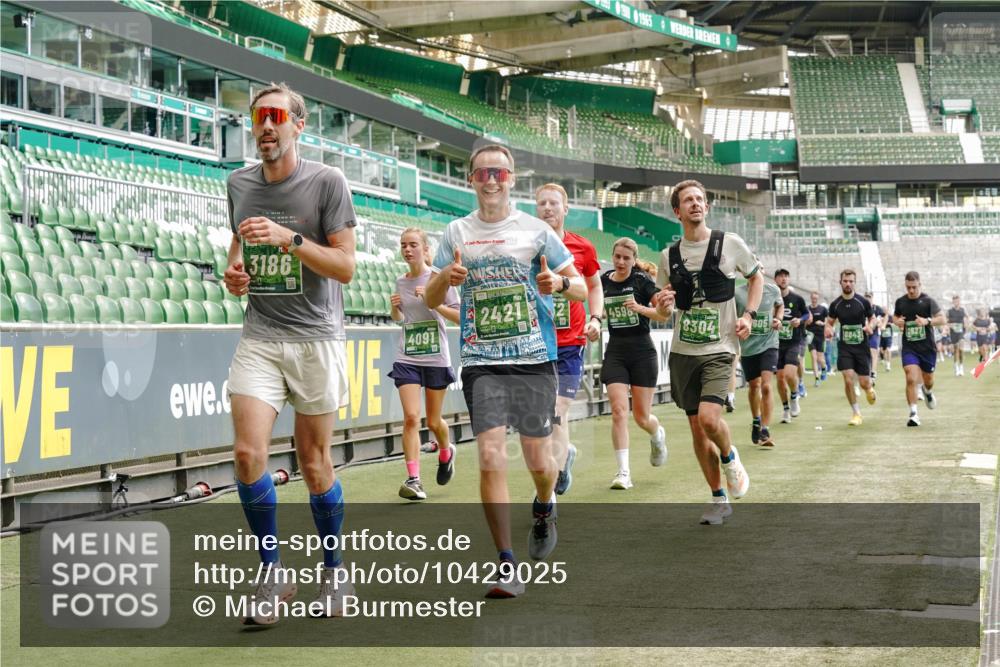 13.09.2026 - 21. swb-Marathon Bremen Michael Burmester http://msf.ph/oto/10429025 13.09.2026 13:03:08 Laufen im Stadion 150, 210, 488, 531, 596, 722, 725, 762, 881, 936, 940, 946, 1006, 1014, 1163, 1250, 1458, 1460, 1479, 1611, 1649, 1771, 2047, 2223, 2276, 2292, 2345, 2364, 2378, 2421, 2434, 2513, 2625, 2638, 2666, 2668, 2779, 2851, 2900, 2934, 2977, 2987, 3013, 3044, 3114, 3135, 3163, 3164, 3187, 3248, 3258, 3294, 3334, 3360, 3392, 3402, 3460, 3496, 3510, 3527, 3576, 3579, 3585, 3597, 3603, 3618, 3667, 3721, 3846, 3852, 3859, 3893, 3938, 3970, 3983, 4000, 4077, 4133, 4506, 4558 meine-sportfotos.de