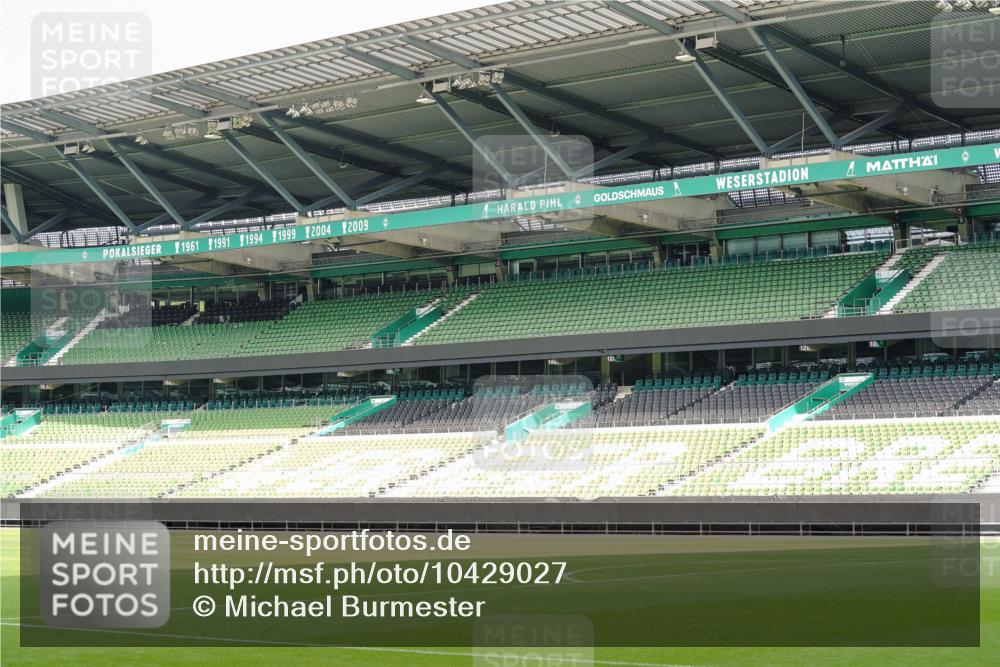 13.09.2026 - 21. swb-Marathon Bremen Michael Burmester http://msf.ph/oto/10429027 13.09.2026 11:06:58 Laufen im Stadion  meine-sportfotos.de