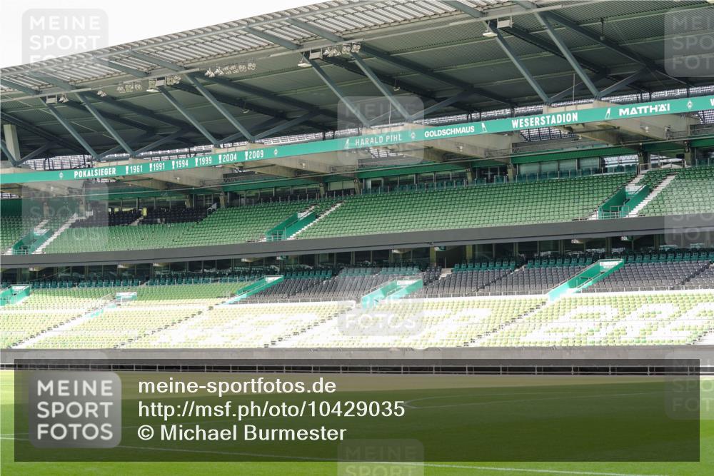 13.09.2026 - 21. swb-Marathon Bremen Michael Burmester http://msf.ph/oto/10429035 13.09.2026 11:06:58 Laufen im Stadion  meine-sportfotos.de
