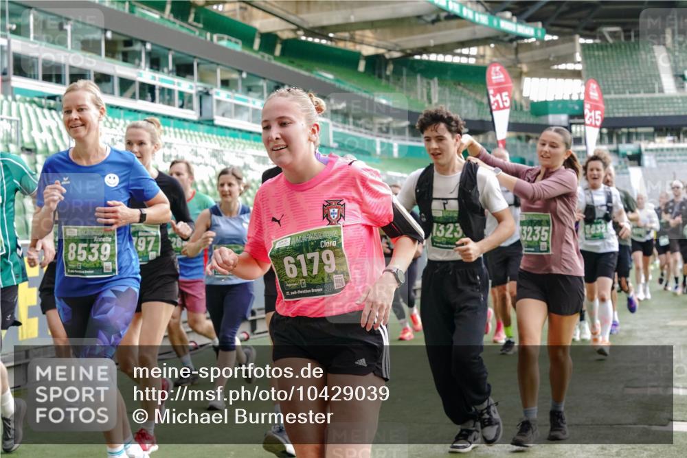 13.09.2026 - 21. swb-Marathon Bremen Michael Burmester http://msf.ph/oto/10429039 13.09.2026 13:26:48 Laufen im Stadion 186, 202, 357, 364, 390, 530, 543, 597, 645, 833, 966, 1077, 1283, 1410, 1412, 1443, 1459, 1473, 1487, 1530, 1608, 1618, 1700, 1744, 1769, 1828, 1953, 1961, 2058, 2273, 2298, 2308, 2309, 2382, 2384, 2388, 2404, 2428, 2507, 2508, 2542, 2558, 2576, 2582, 2592, 2656, 2675, 2725, 2748, 2762, 2817, 2875, 2876, 2923, 2965, 2970, 2981, 3045, 3047, 3050, 3062, 3073, 3084, 3097, 3172, 3184, 3219, 3359, 3433, 3540, 3592, 3629, 3756, 3907, 3978 meine-sportfotos.de