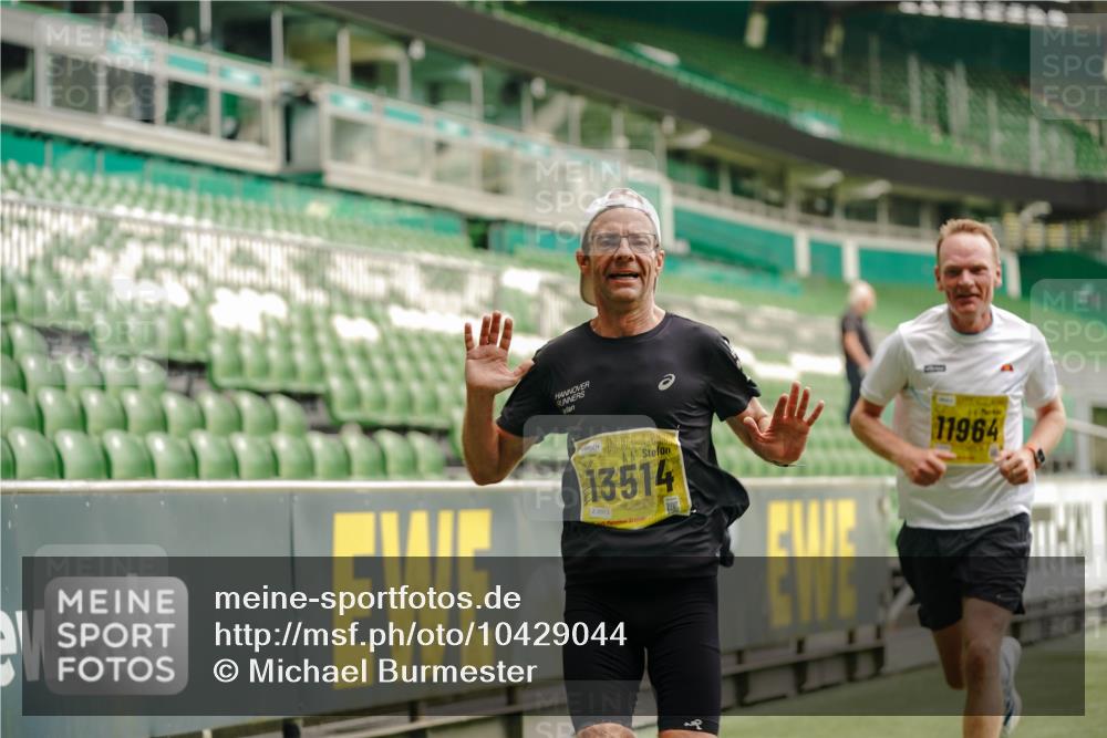 13.09.2026 - 21. swb-Marathon Bremen Michael Burmester http://msf.ph/oto/10429044 13.09.2026 10:20:13 Laufen im Stadion 10261, 10262, 10366, 10475, 10818, 10961, 10994, 11067, 11068, 11176, 11197, 11418, 11481, 11512, 11652, 11964, 12289, 12324, 12358, 12413, 12540, 13505, 13514, 13530, 13534, 13540, 13541, 13550, 13558, 13560, 13581, 13583, 13588, 13590, 13599, 13601, 13605, 13610, 13618, 13619, 13622, 13633, 13637, 10597, 12272, 13501, 13510, 13515, 13517, 13522, 13542, 13547, 13561, 13567, 13579, 13623, 13635 meine-sportfotos.de