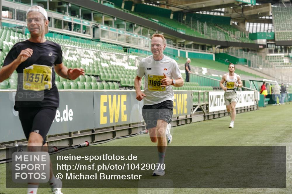 13.09.2026 - 21. swb-Marathon Bremen Michael Burmester http://msf.ph/oto/10429070 13.09.2026 10:20:13 Laufen im Stadion 10261, 10262, 10366, 10475, 10818, 10961, 10994, 11067, 11068, 11176, 11197, 11418, 11481, 11512, 11652, 11964, 12289, 12324, 12358, 12413, 12540, 13505, 13514, 13530, 13534, 13540, 13541, 13550, 13558, 13560, 13581, 13583, 13588, 13590, 13599, 13601, 13605, 13610, 13618, 13619, 13622, 13633, 13637, 10597, 12272, 13501, 13510, 13515, 13517, 13522, 13542, 13547, 13561, 13567, 13579, 13623, 13635 meine-sportfotos.de