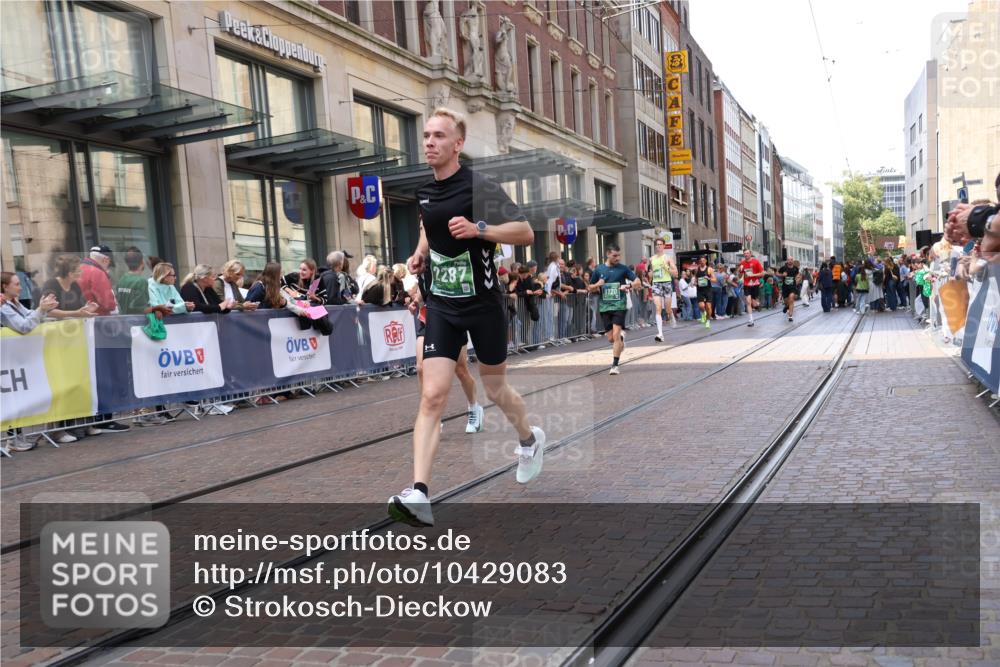 13.09.2026 - 21. swb-Marathon Bremen Strokosch-Dieckow http://msf.ph/oto/10429083 13.09.2026 13:08:50 Ziel 1241, 1925, 2287, 2291, 2909, 4384, 4895, 4898, 5383, 5636, 5696, 7262, 8120, 8830, 9866, 9904, 9911, 10044, 715, 3110, 3276, 3330, 4033, 4888, 5377, 5517, 5696, 6842, 6906, 7064, 7121, 8555, 9084, 9240, 9411, 9702, 9867, 9906, 9911 meine-sportfotos.de