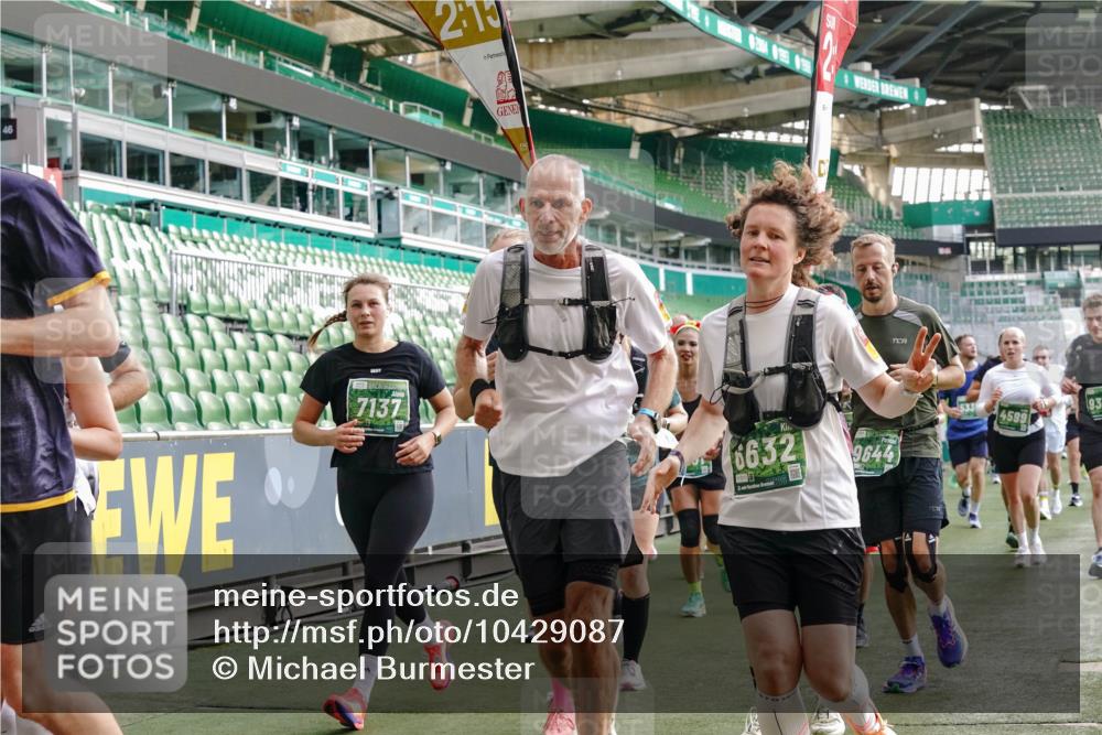 13.09.2026 - 21. swb-Marathon Bremen Michael Burmester http://msf.ph/oto/10429087 13.09.2026 13:26:50 Laufen im Stadion 186, 202, 357, 364, 390, 530, 543, 597, 645, 833, 966, 1077, 1283, 1410, 1412, 1443, 1459, 1473, 1487, 1530, 1608, 1618, 1700, 1744, 1769, 1828, 1953, 1961, 2058, 2273, 2298, 2308, 2309, 2382, 2384, 2388, 2404, 2428, 2507, 2508, 2542, 2558, 2576, 2582, 2592, 2656, 2675, 2725, 2748, 2762, 2817, 2875, 2876, 2923, 2965, 2970, 2981, 3045, 3047, 3050, 3062, 3073, 3084, 3097, 3172, 3184, 3219, 3359, 3433, 3540, 3592, 3629, 3756, 3907, 3978 meine-sportfotos.de