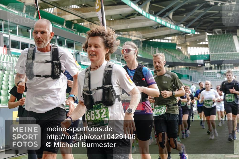 13.09.2026 - 21. swb-Marathon Bremen Michael Burmester http://msf.ph/oto/10429106 13.09.2026 13:26:51 Laufen im Stadion 186, 202, 357, 364, 390, 530, 543, 597, 645, 833, 966, 1077, 1283, 1410, 1412, 1443, 1459, 1473, 1487, 1530, 1608, 1618, 1700, 1744, 1769, 1828, 1953, 1961, 2058, 2273, 2298, 2308, 2309, 2382, 2384, 2388, 2404, 2428, 2507, 2508, 2542, 2558, 2576, 2582, 2592, 2656, 2675, 2725, 2748, 2762, 2817, 2875, 2876, 2923, 2965, 2970, 2981, 3045, 3047, 3050, 3062, 3073, 3084, 3097, 3172, 3184, 3219, 3359, 3433, 3540, 3592, 3629, 3756, 3907, 3978 meine-sportfotos.de