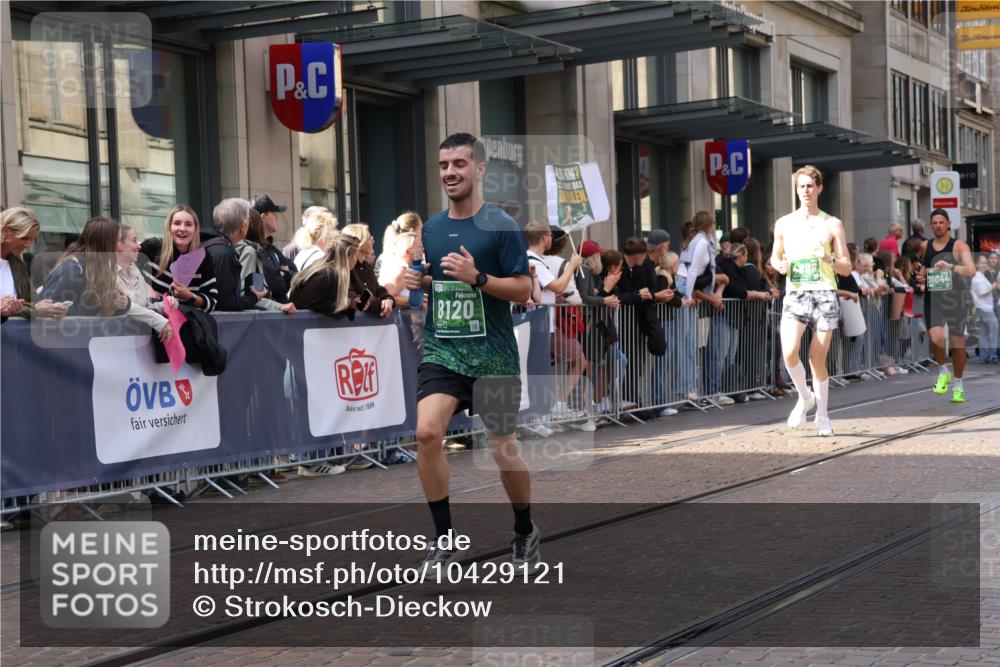13.09.2026 - 21. swb-Marathon Bremen Strokosch-Dieckow http://msf.ph/oto/10429121 13.09.2026 13:08:51 Ziel 1241, 1925, 2287, 2291, 2909, 4384, 4895, 4898, 5383, 5636, 7262, 8120, 8830, 9866, 9904, 10044, 715, 3110, 3276, 3330, 4033, 4888, 5377, 5517, 5696, 6842, 6906, 7064, 7121, 8555, 9084, 9240, 9411, 9702, 9867, 9906, 9911 meine-sportfotos.de