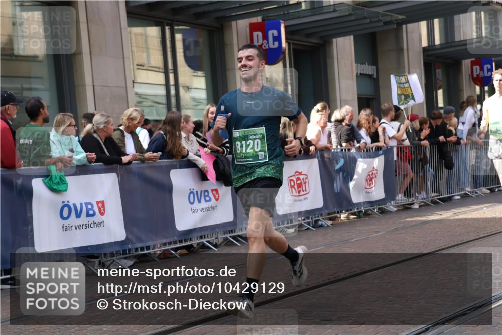 13.09.2026 - 21. swb-Marathon Bremen Strokosch-Dieckow http://msf.ph/oto/10429129 13.09.2026 13:08:51 Ziel 1241, 1925, 2287, 2291, 2909, 4384, 4895, 4898, 5383, 5636, 7262, 8120, 8830, 9866, 9904, 10044, 715, 3110, 3276, 3330, 4033, 4888, 5377, 5517, 5696, 6842, 6906, 7064, 7121, 8555, 9084, 9240, 9411, 9702, 9867, 9906, 9911 meine-sportfotos.de