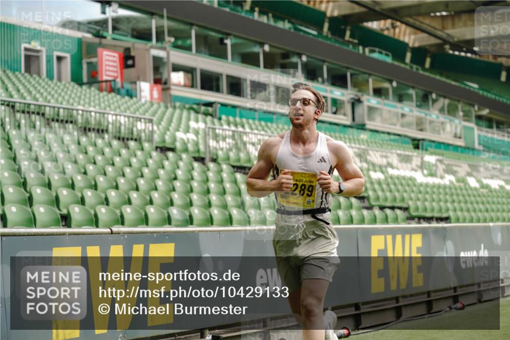 13.09.2026 - 21. swb-Marathon Bremen Michael Burmester http://msf.ph/oto/10429133 13.09.2026 10:20:16 Laufen im Stadion 10261, 10262, 10366, 10475, 10818, 10961, 10994, 11067, 11068, 11176, 11197, 11418, 11481, 11512, 11652, 11964, 12289, 12324, 12358, 12413, 12540, 13505, 13514, 13530, 13534, 13540, 13541, 13550, 13558, 13560, 13581, 13583, 13588, 13590, 13599, 13601, 13605, 13610, 13619, 13622, 13633, 13637, 10597, 12272, 13501, 13510, 13515, 13517, 13522, 13542, 13547, 13561, 13567, 13579, 13623, 13635 meine-sportfotos.de