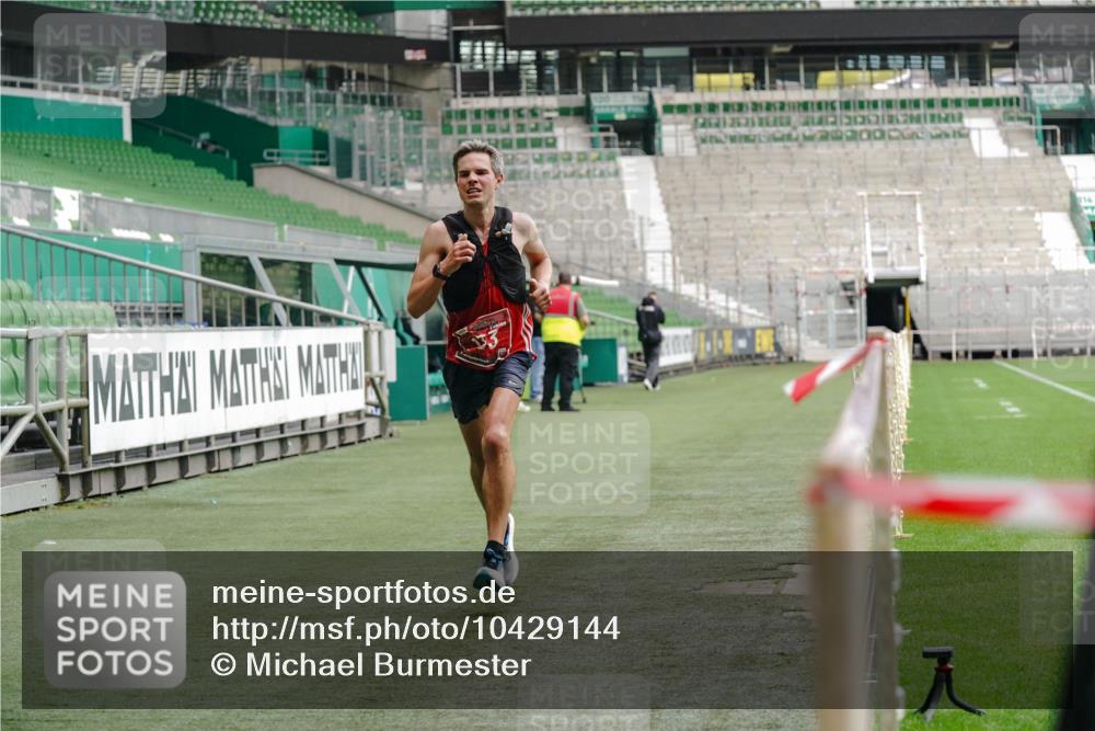 13.09.2026 - 21. swb-Marathon Bremen Michael Burmester http://msf.ph/oto/10429144 13.09.2026 11:54:29 Laufen im Stadion 133 meine-sportfotos.de