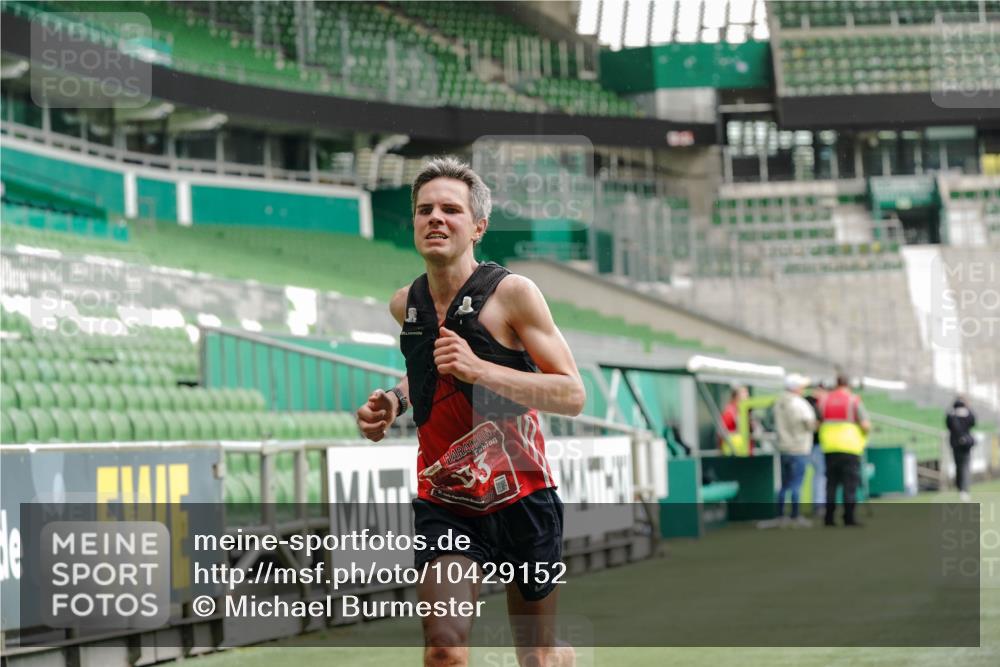 13.09.2026 - 21. swb-Marathon Bremen Michael Burmester http://msf.ph/oto/10429152 13.09.2026 11:54:30 Laufen im Stadion 133 meine-sportfotos.de
