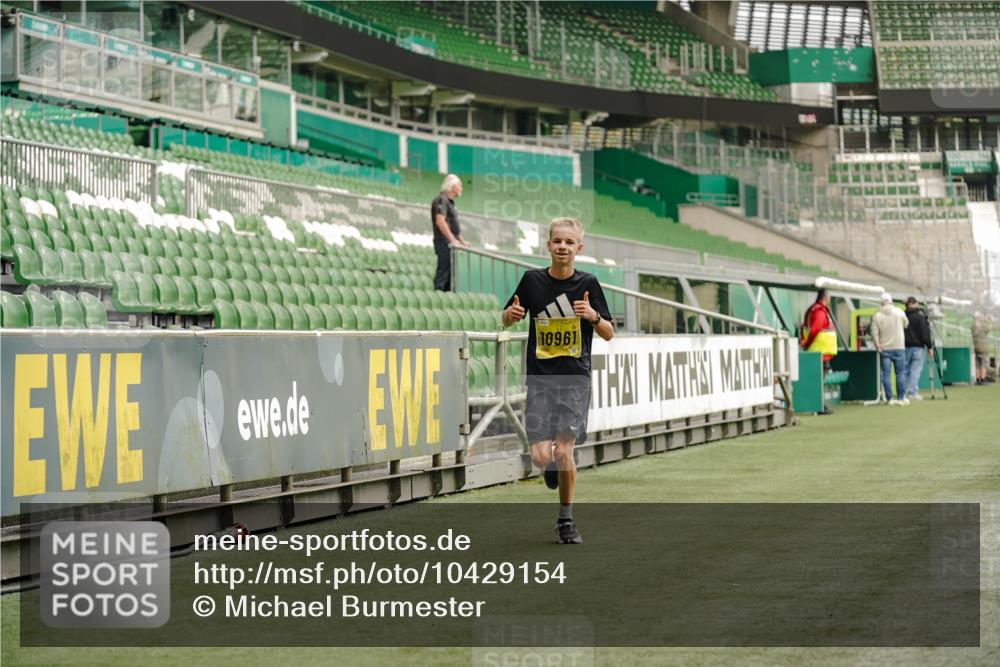 13.09.2026 - 21. swb-Marathon Bremen Michael Burmester http://msf.ph/oto/10429154 13.09.2026 10:20:26 Laufen im Stadion 10261, 10262, 10366, 10475, 10818, 10961, 10994, 11067, 11068, 11176, 11197, 11418, 11481, 11512, 11652, 11964, 12289, 12324, 12358, 12413, 12513, 12540, 13505, 13514, 13530, 13540, 13541, 13550, 13558, 13560, 13581, 13583, 13588, 13590, 13601, 13605, 13610, 13619, 13633, 13637, 10597, 12272, 12458, 13501, 13504, 13510, 13515, 13517, 13522, 13542, 13547, 13561, 13567, 13579, 13623, 13635 meine-sportfotos.de