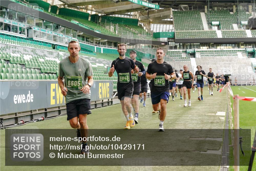 13.09.2026 - 21. swb-Marathon Bremen Michael Burmester http://msf.ph/oto/10429171 13.09.2026 13:03:12 Laufen im Stadion 150, 210, 488, 596, 722, 725, 762, 881, 936, 940, 946, 1014, 1163, 1250, 1343, 1458, 1460, 1479, 1611, 1649, 1771, 2047, 2223, 2276, 2292, 2345, 2364, 2378, 2421, 2434, 2513, 2625, 2638, 2666, 2668, 2779, 2851, 2900, 2934, 2977, 2987, 3013, 3044, 3114, 3135, 3163, 3164, 3187, 3248, 3258, 3294, 3334, 3360, 3392, 3402, 3454, 3460, 3496, 3510, 3527, 3576, 3579, 3585, 3597, 3603, 3618, 3721, 3846, 3852, 3859, 3893, 3938, 3970, 3983, 4000, 4077, 4133, 4506, 4558 meine-sportfotos.de