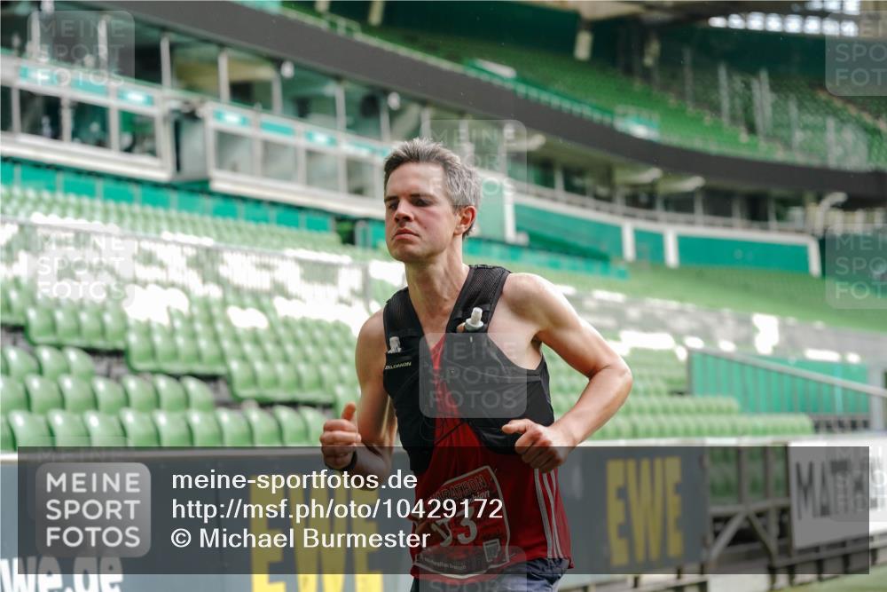 13.09.2026 - 21. swb-Marathon Bremen Michael Burmester http://msf.ph/oto/10429172 13.09.2026 11:54:31 Laufen im Stadion 133 meine-sportfotos.de