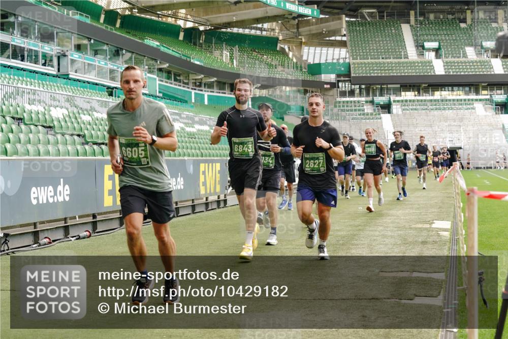 13.09.2026 - 21. swb-Marathon Bremen Michael Burmester http://msf.ph/oto/10429182 13.09.2026 13:03:12 Laufen im Stadion 150, 210, 488, 596, 722, 725, 762, 881, 936, 940, 946, 1014, 1163, 1250, 1343, 1458, 1460, 1479, 1611, 1649, 1771, 2047, 2223, 2276, 2292, 2345, 2364, 2378, 2421, 2434, 2513, 2625, 2638, 2666, 2668, 2779, 2851, 2900, 2934, 2977, 2987, 3013, 3044, 3114, 3135, 3163, 3164, 3187, 3248, 3258, 3294, 3334, 3360, 3392, 3402, 3454, 3460, 3496, 3510, 3527, 3576, 3579, 3585, 3597, 3603, 3618, 3721, 3846, 3852, 3859, 3893, 3938, 3970, 3983, 4000, 4077, 4133, 4506, 4558 meine-sportfotos.de