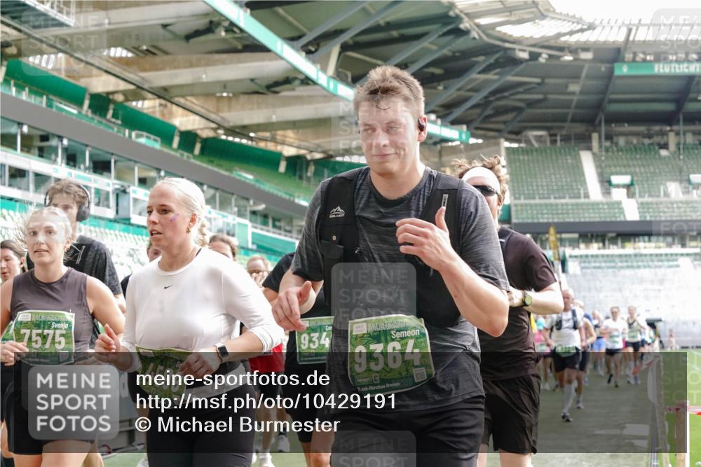 13.09.2026 - 21. swb-Marathon Bremen Michael Burmester http://msf.ph/oto/10429191 13.09.2026 13:26:55 Laufen im Stadion 186, 202, 357, 364, 390, 530, 597, 645, 833, 966, 1077, 1283, 1412, 1443, 1459, 1473, 1487, 1530, 1608, 1618, 1700, 1744, 1769, 1828, 1961, 2058, 2236, 2273, 2298, 2308, 2309, 2382, 2384, 2388, 2404, 2428, 2507, 2508, 2542, 2558, 2576, 2582, 2592, 2656, 2675, 2725, 2748, 2762, 2817, 2875, 2876, 2923, 2965, 2970, 3045, 3047, 3050, 3062, 3073, 3084, 3097, 3172, 3184, 3219, 3359, 3433, 3540, 3592, 3629, 3756, 3885, 3907, 3978 meine-sportfotos.de