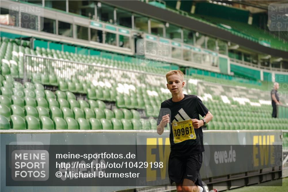 13.09.2026 - 21. swb-Marathon Bremen Michael Burmester http://msf.ph/oto/10429198 13.09.2026 10:20:28 Laufen im Stadion 10261, 10262, 10366, 10475, 10818, 10961, 10994, 11067, 11068, 11176, 11197, 11418, 11481, 11512, 11652, 11964, 12289, 12324, 12358, 12413, 12513, 12540, 13505, 13514, 13530, 13540, 13541, 13558, 13560, 13575, 13583, 13588, 13590, 13601, 13605, 13610, 13619, 13633, 13637, 10597, 12272, 12458, 13501, 13504, 13510, 13515, 13517, 13522, 13542, 13547, 13561, 13567, 13579, 13623, 13635 meine-sportfotos.de