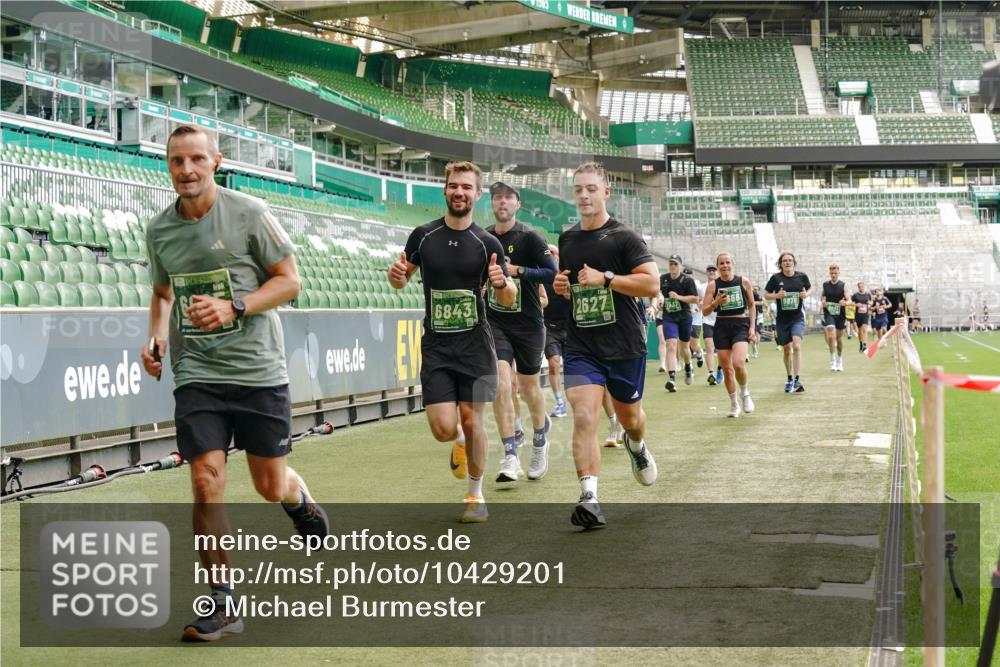 13.09.2026 - 21. swb-Marathon Bremen Michael Burmester http://msf.ph/oto/10429201 13.09.2026 13:03:12 Laufen im Stadion 150, 210, 488, 596, 722, 725, 762, 881, 936, 940, 946, 1014, 1163, 1250, 1343, 1458, 1460, 1479, 1611, 1649, 1771, 2047, 2223, 2276, 2292, 2345, 2364, 2378, 2421, 2434, 2513, 2625, 2638, 2666, 2668, 2779, 2851, 2900, 2934, 2977, 2987, 3013, 3044, 3114, 3135, 3163, 3164, 3187, 3248, 3258, 3294, 3334, 3360, 3392, 3402, 3454, 3460, 3496, 3510, 3527, 3576, 3579, 3585, 3597, 3603, 3618, 3721, 3846, 3852, 3859, 3893, 3938, 3970, 3983, 4000, 4077, 4133, 4506, 4558 meine-sportfotos.de